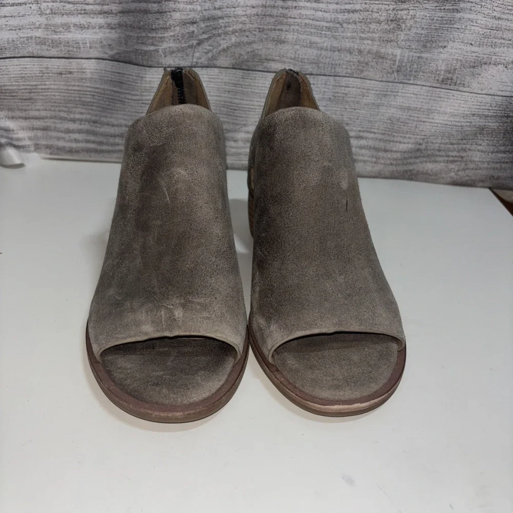 Sofft Women's 7.5 Carleigh Shootie Light‎ Gray/ Beige Greige